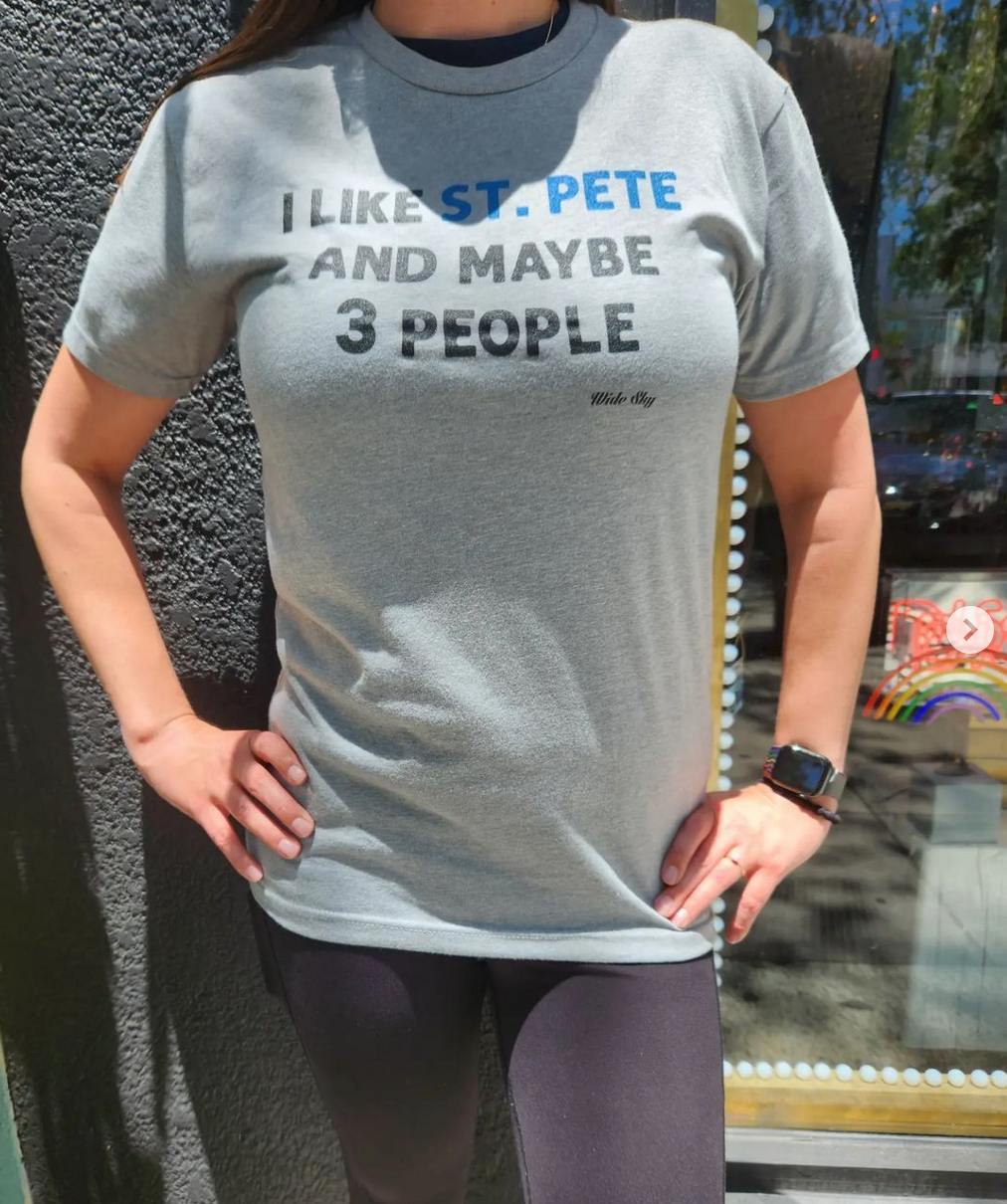 Woman standing outside wearing I Like St. Pete and Maybe 3 People t-shirt on heather grey - funny Florida introvert shirt